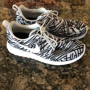 Nike women’s roshe